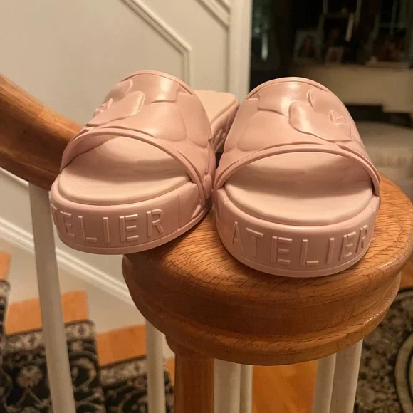 Valentino Garavani Atelier Rose Slide in Rose Quartz - Picture 3 of 11